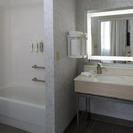 Hampton Inn & Suites Montgomery-Downtown-2