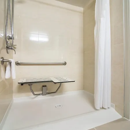 Holiday Inn Vancouver-Centre Broadway, an IHG Hotel-3