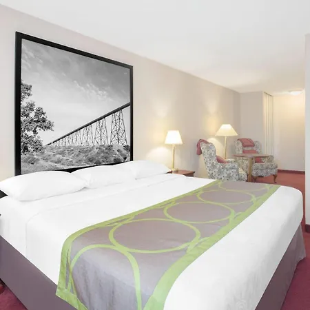 Super 8 By Wyndham Lethbridge-3