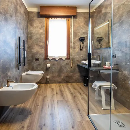 Hotel Confine-3