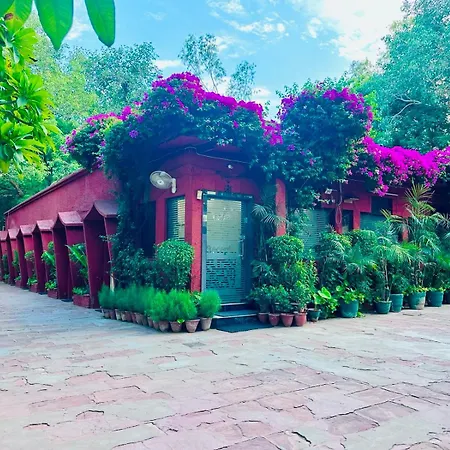 Hotel Sheela, 100M From Taj Mahal-2