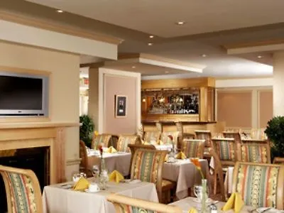 Four Points By Sheraton Toronto Lakeshore-3