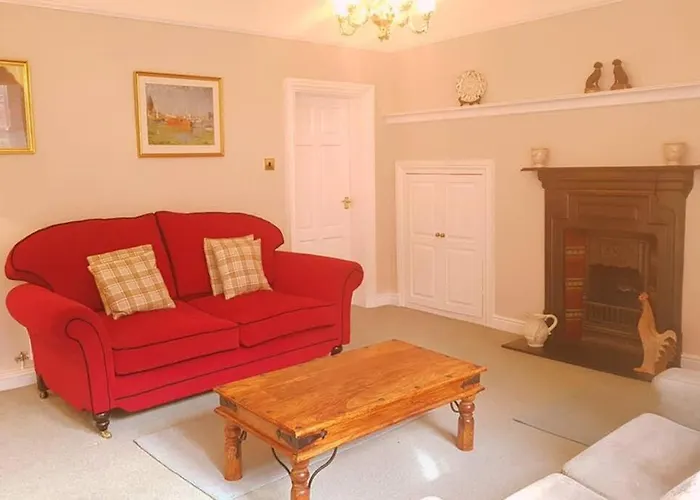 No 6 The Square Tearooms & Accommodation