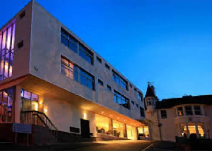 Oyo Clayton Lodge