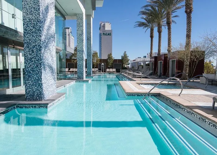 Palms Place Strip View Condo