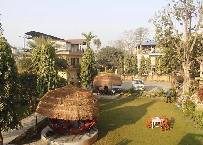 Travellers Jungle Camp-Sauraha