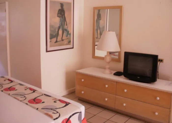 Pineapple Court Hotel