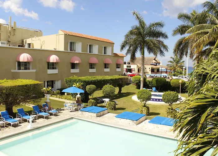 Villablanca Garden Beach Hotel