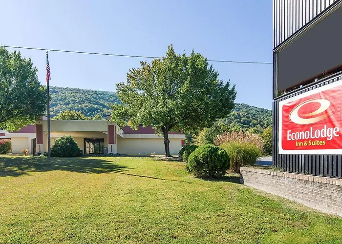 Econo Lodge Inn & Suites Norton - Wise South