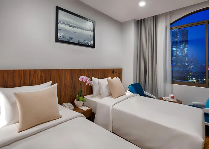 Happy Life Grand Hotel & Rooftop Skybar