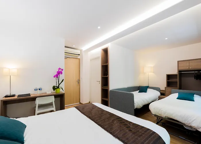 Logis Hotel Restaurant Le Cours