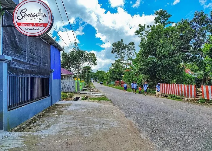 Shekinah Homestay & Cafe Waikabubak Redpartner