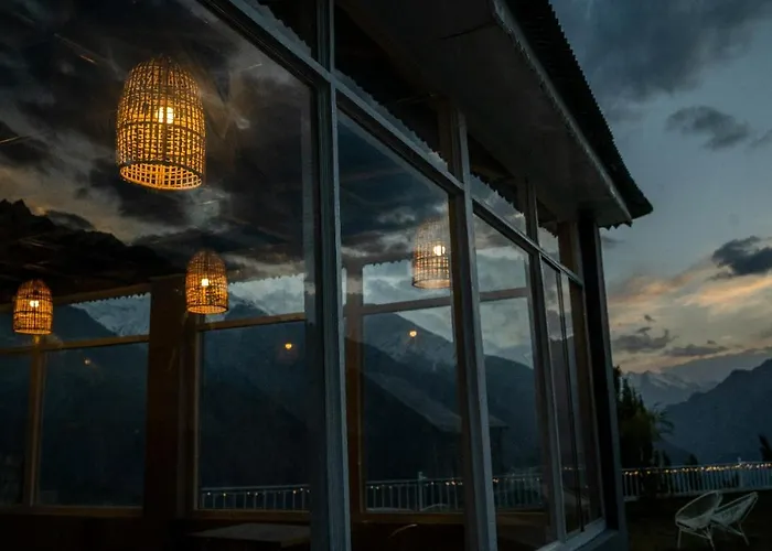 Lokal Rooms X Hunza