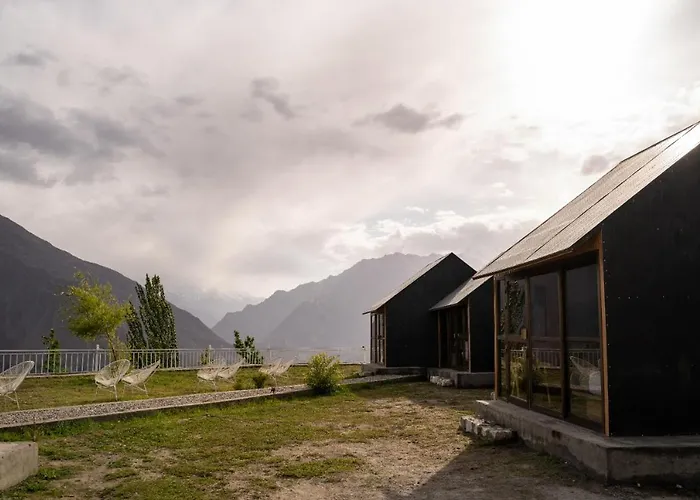 Lokal Rooms X Hunza