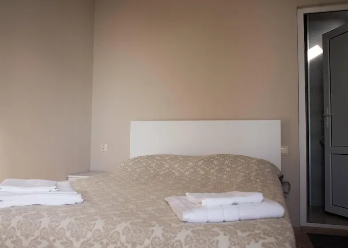 Nira Hotel