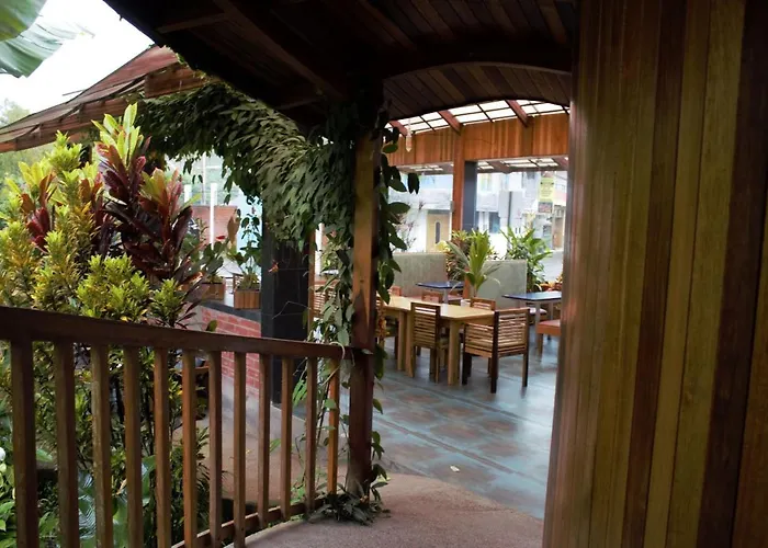 Hostal Zafiro Mindo