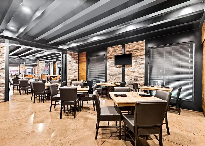 Cobblestone Hotel & Suites