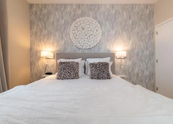 Hotel Echappee En Baie - Chambres Climatisees -Parking Prive Gratuit Dont Forfaits Bornes Electriques Reservable
