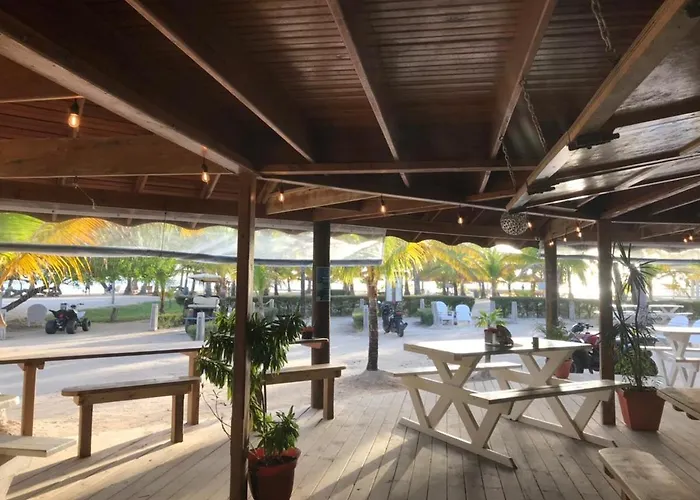 Sea Eye Hotel - Tropical Building