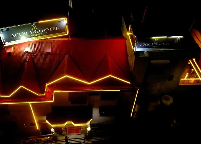 Hotel Auckland - Near Mall Road