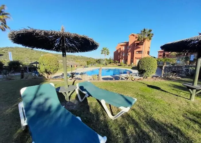 Apartamento de tres dormitorios muy espacioso con jardines y piscinas