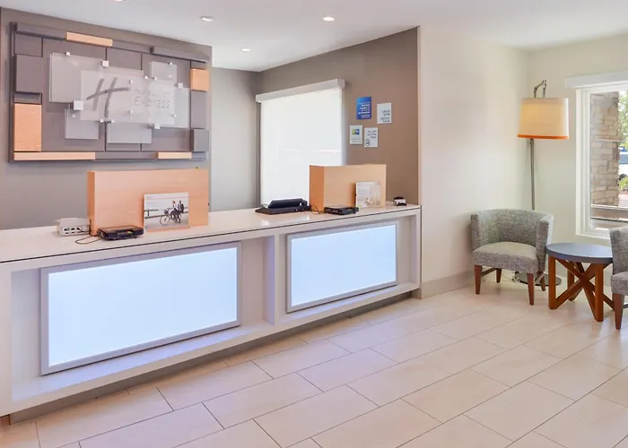 Holiday Inn Express & Suites - Omaha - 120Th And Maple By Ihg