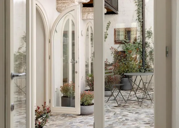 April1550 Boutique Hotel