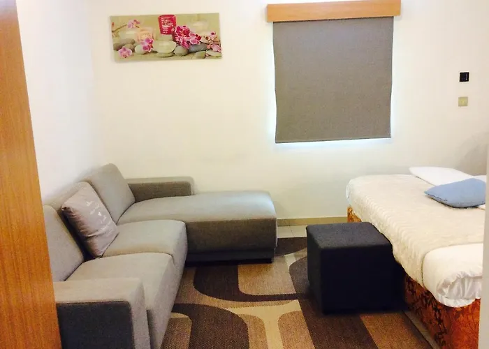 Ne-Yo Hotel & Rv Lodges