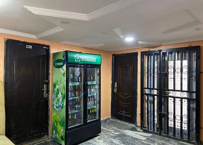 Oak Suites & Bar