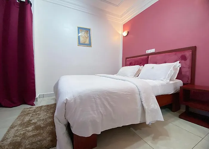 Double Twins Hotel & Suites