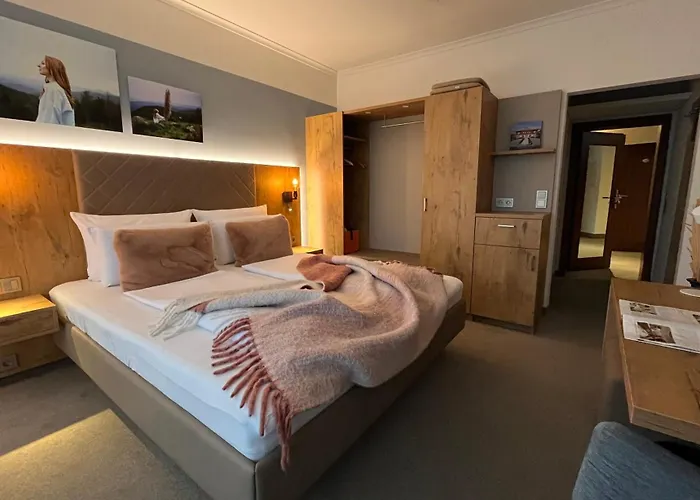 DAS SCHLOSSBERG - Boutique Hotel im Park- Nahe der Therme