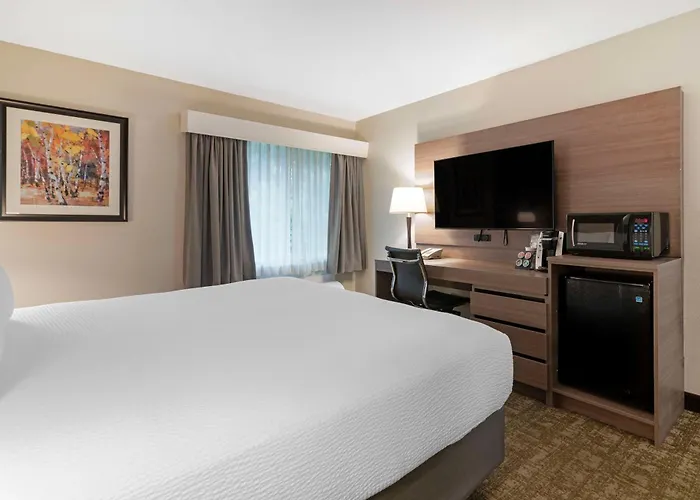Best Western Plus Windjammer Inn&Conference Center