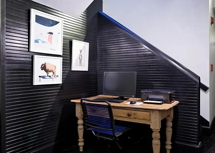 Independence Square 310, Chic, Remodeled Studio W/ Great Location In Aspen, A/C, & Kitchenette
