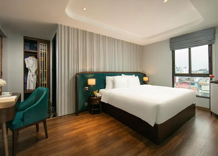 May De Ville Lakeside Hotel