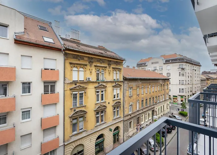 Rose Garden Residence - Boutique Apartments In City Center