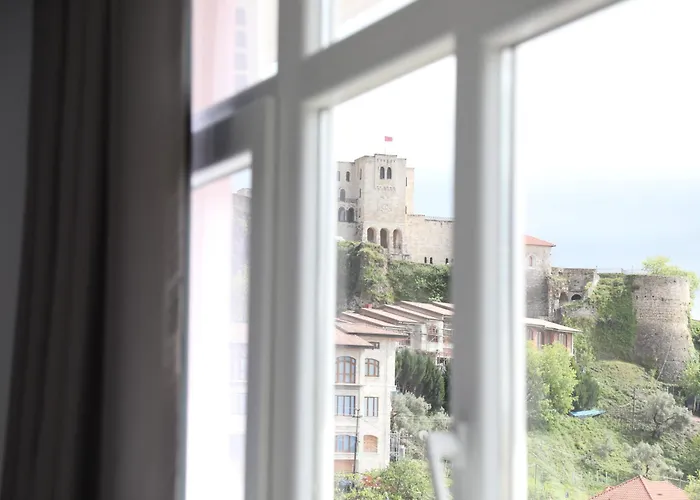 --Hotel Deal-- Rooms With Castle View