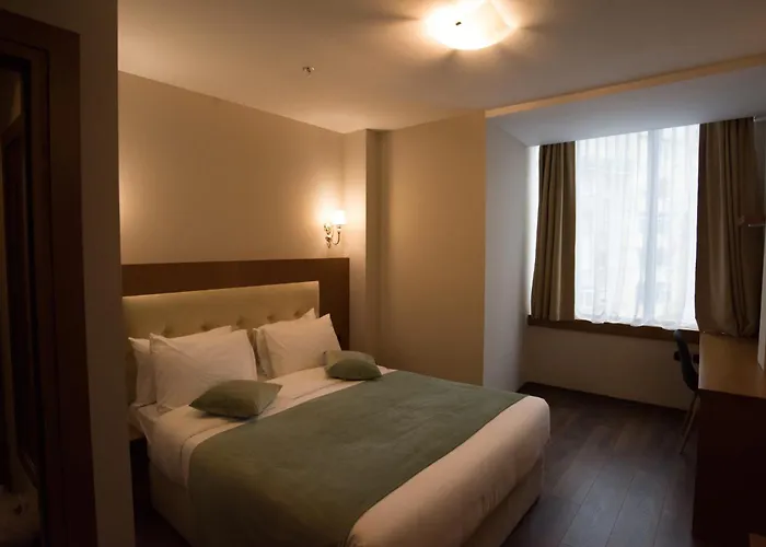 Albanopolis Hotel