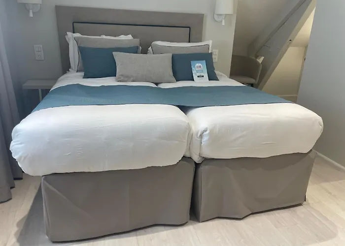 Kyriad Saumur Hyper Centre Hotel, Appartements, Seminaires Et Spa Soins Sothys Paris