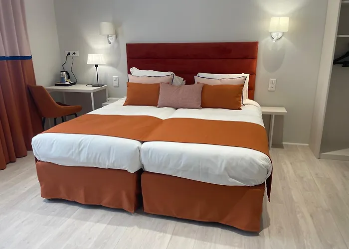 Kyriad Saumur Hyper Centre Hotel, Appartements, Seminaires Et Spa Soins Sothys Paris