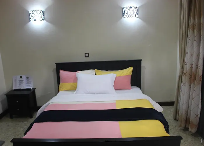 Montane Safaris Hotel