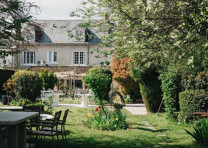 Logis Hotel Auberge Du Centre Chateaux De La Loire