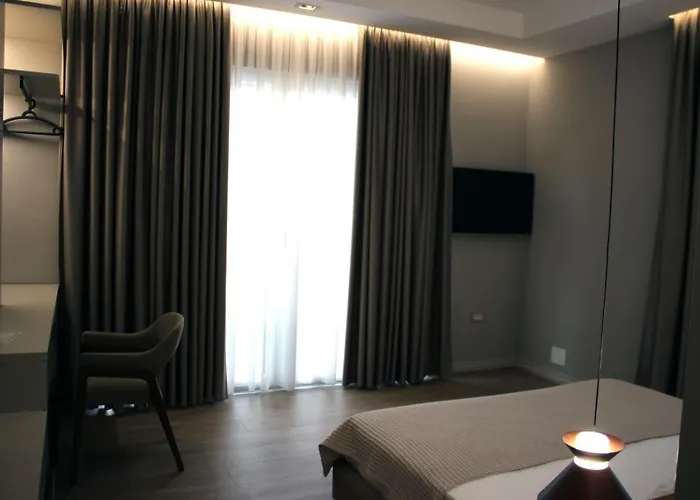 Hotel Monarch