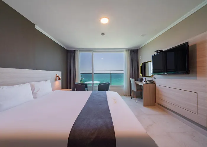 Gyeongpo Soo Hotel