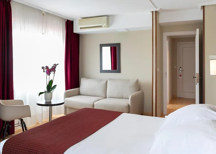 Hotel Santiago Apostol