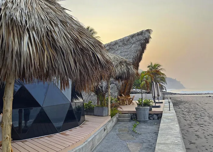 Almare Zonte - Beachfront Glamping Hotel
