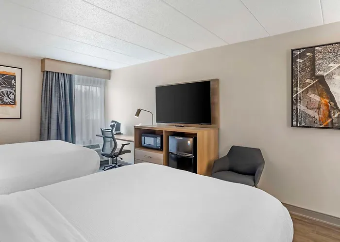 Best Western Plus Heritage Rail-South York/I-83