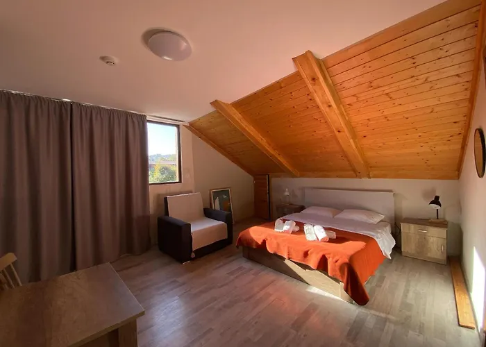 8 Rooms