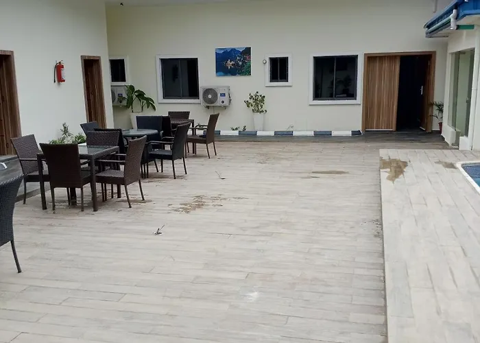 Lakehamm Residence