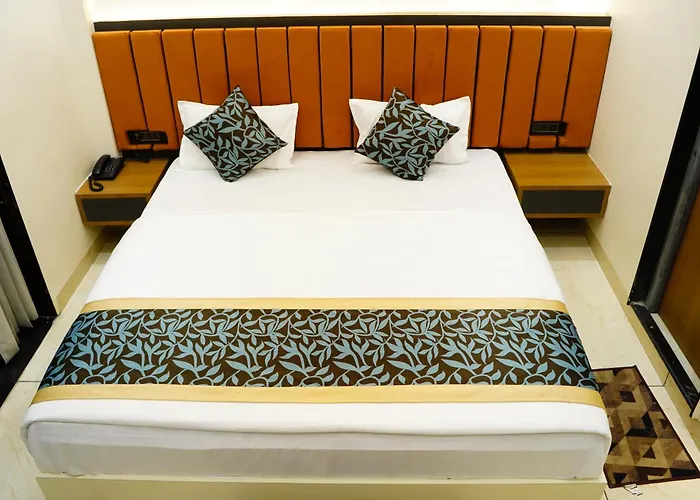 Hotel Shakuntla Palace - 400 Meters Away From Vishnu Pad Temple 7 Mins Walk