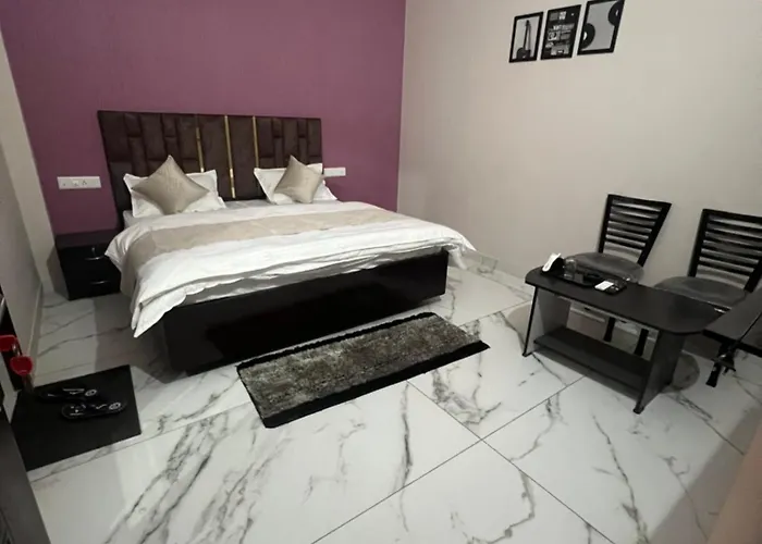 The Wellawing - Ferozepur Road - In Budget Smart Hotel For Families, Corporates, Couples, Solo Travelers